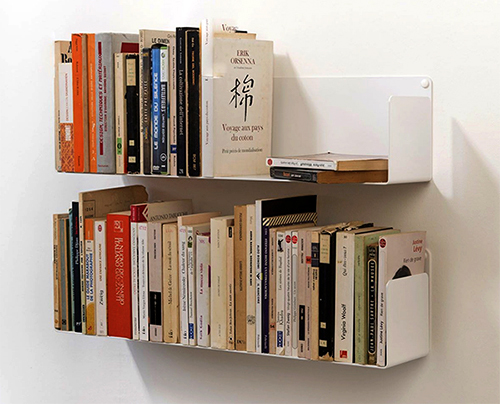 Etageres avec livres